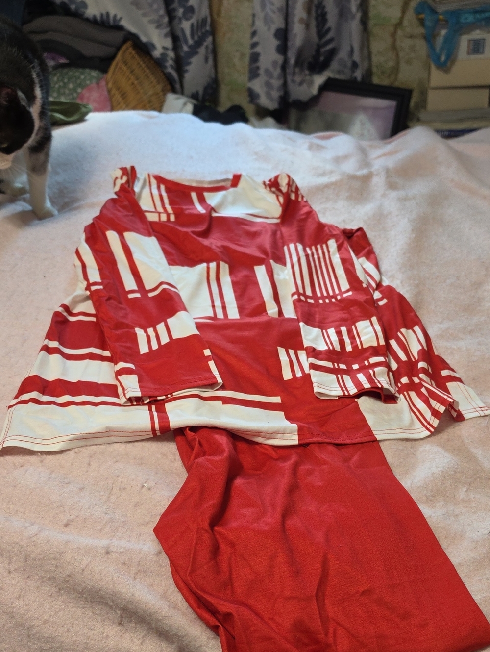 Red and White Geometric Print Top and Solid Red Bottom Set